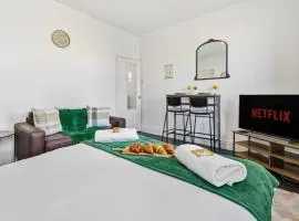 Nile - Cosy Studio Apartment by Traboule Properties Ltd