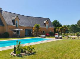 Chambre d'hôtes proche circuit des 24H โรงแรมในRuaudin
