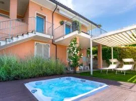 Intera casa con due appartamenti indipendenti e vasca idromassaggio a Barbaresco, Langhe