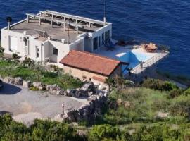 Private Sea View with Infinity Pool in VILLA NERIN Zagora, hotel a Zagora