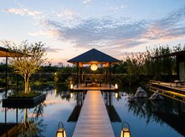 Terra Art Hotel with Rooftop Zen Garden, Veggie Dining,English speaking,Pick-up service&Free Laundry, hotell sihtkohas Chengdu