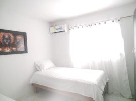 Apartaestudio Aeropuerto, Sede Junior Bombona, PIMSA、Malamboのホテル