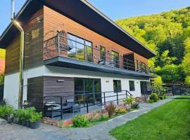 "Wow дача" та "Soloma house" Чан, річка, гори та повне усамітнення