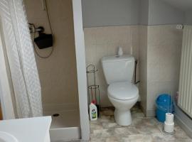Chambre atypique, Hotel in Saint-Hilaire-la-Plaine