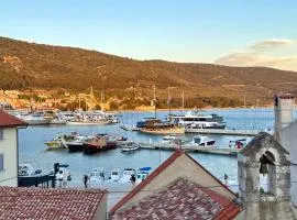 Villa Lungomare-Large Waterfront Apartment -Lungomare Promenade 6