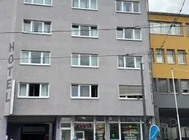 Main Crown Hotel