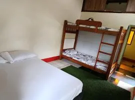 la embajada hospedaje