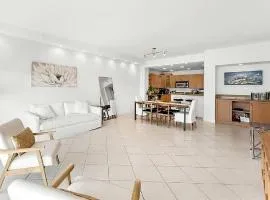 Bayview 2 Bedroom Condo with Resort Amenities