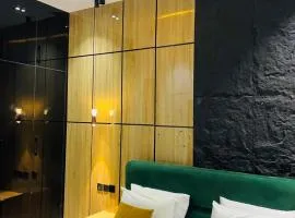 J&E luxury Apartment and lounge limited