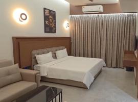 Sky Grand Stays, отель в городе Ulhāsnagar