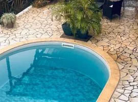 Villa Schœlcher, vue sur mer a 3 min à pied, avec piscine