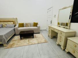 شقه 3 غرف نوم وغرفه ضيوف وصاله فرش ايكيا خلف الراهبات الورديه اربد, hotel en Aydūn