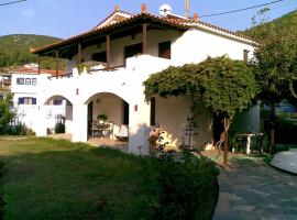 Studios Elpiniki, apart-hotel u gradu Skopelos