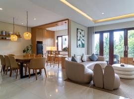 Breeze Blows City View Villa 4 Bedrooms and 1 Familly Bedroom With a Private Heated Swimming Pool and a Billiard Table, hotel di Bandung