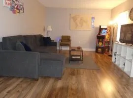 Beautiful 2-Bedroom Condo Near Universal and other Orlando Attractions, King Bed & Wi-Fi