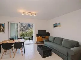 Newly refurbished 2 bd with sea views