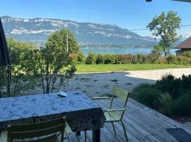 Joli studio avec superbe vue sur le lac du bourget