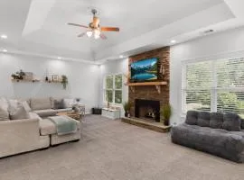 2 Homes in 1 • Sleeps 10 • 2 Kitchens • Near LakePoint + FIFA