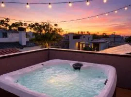 Naples Island Rooftop Hot Tub Walk to 2nd St