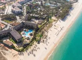 Apartamento Pé na Areia ao Lado do Beach Park - Conforto e Localização Imbatível
