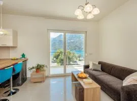 Cozy 1 bed apt with front row views of the sea