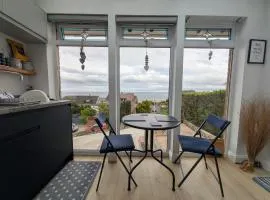 KINGHORN - Private Room, own entrance, ensuite, sunroom & Views