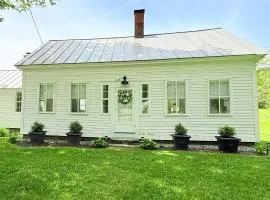 The Carriage House - Historical Farmhouse
