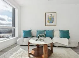 Home Richmond Hill 2 bed 2 bath Parking