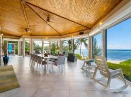 Peaceful Ocean Front Beach House in Bodden Town