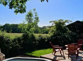 Roulotte - tiny house de la Ferme de la Chevêche – hotel w mieście Fosses-La-Ville