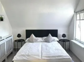 Deluxe City Apartment W32
