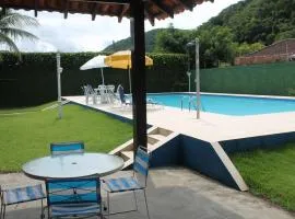O Melhor Chalé da Praia do Guaiúba, com Churrasqueira e Piscina Gigante