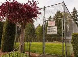 Green & Quiet 3-BR with Basketball Court and Pool