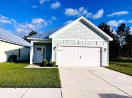 Beachy cottage near Sports Complex OWA beaches shopping restaurants mini golf Central to all the fun Foley has to offer, ξενοδοχείο σε Foley