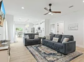 Beachy cottage near Sports Complex OWA beaches shopping restaurants mini golf Central to all the fun Foley has to offer