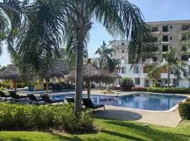 House with Terrace, Garden and Private Pool Access