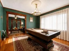 Charming 3BR Boston Stay Garage EV, Pool Table