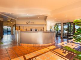 The Beachcomber Hotel, hotel Nelsonban