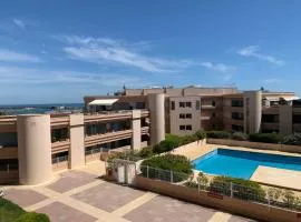 Résidence avec piscine et box, vue sur mer