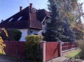 Fecske Home Zamárdi, готель у місті Замарді