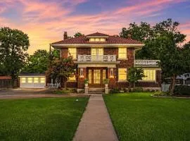 Walk to Schlitterbahn & Downtown Sleeps 12