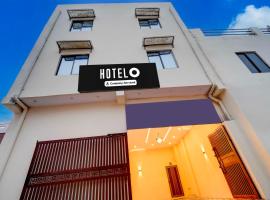 Super OYO Hotel O Varanasi - Prayagraj Crossway Formerly Holiday Home, hótel í Kakarmatha