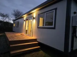 Peaceful 2BR Escape Walk to Bus Family Friendly