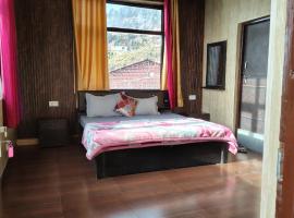 Hotel Skyline، فندق في كاناتال