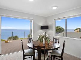 Beachfront Breeze - sea views for days, Hotel in New Plymouth