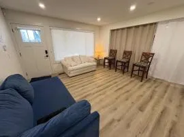 VancouverDowntown Open Living Room Stay - 10 Min Walk to FIFA Stadium & Sky Train, Free Parking