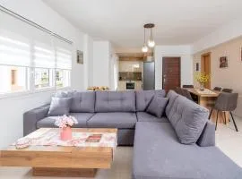 Maris Apts