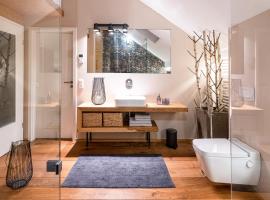 Architektenwohnung mit Privatsauna, Whirlwanne, Kaminofen und noch viel mehr, Hotel in Großharthau