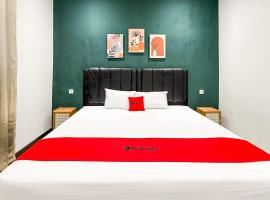 RedDoorz Plus near Alun Alun Kota Blora, hotel em Blora