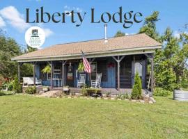 Liberty Lodge Countryside Stay! Hot Tub, Sunsets, hotel u gradu 'Mentone'